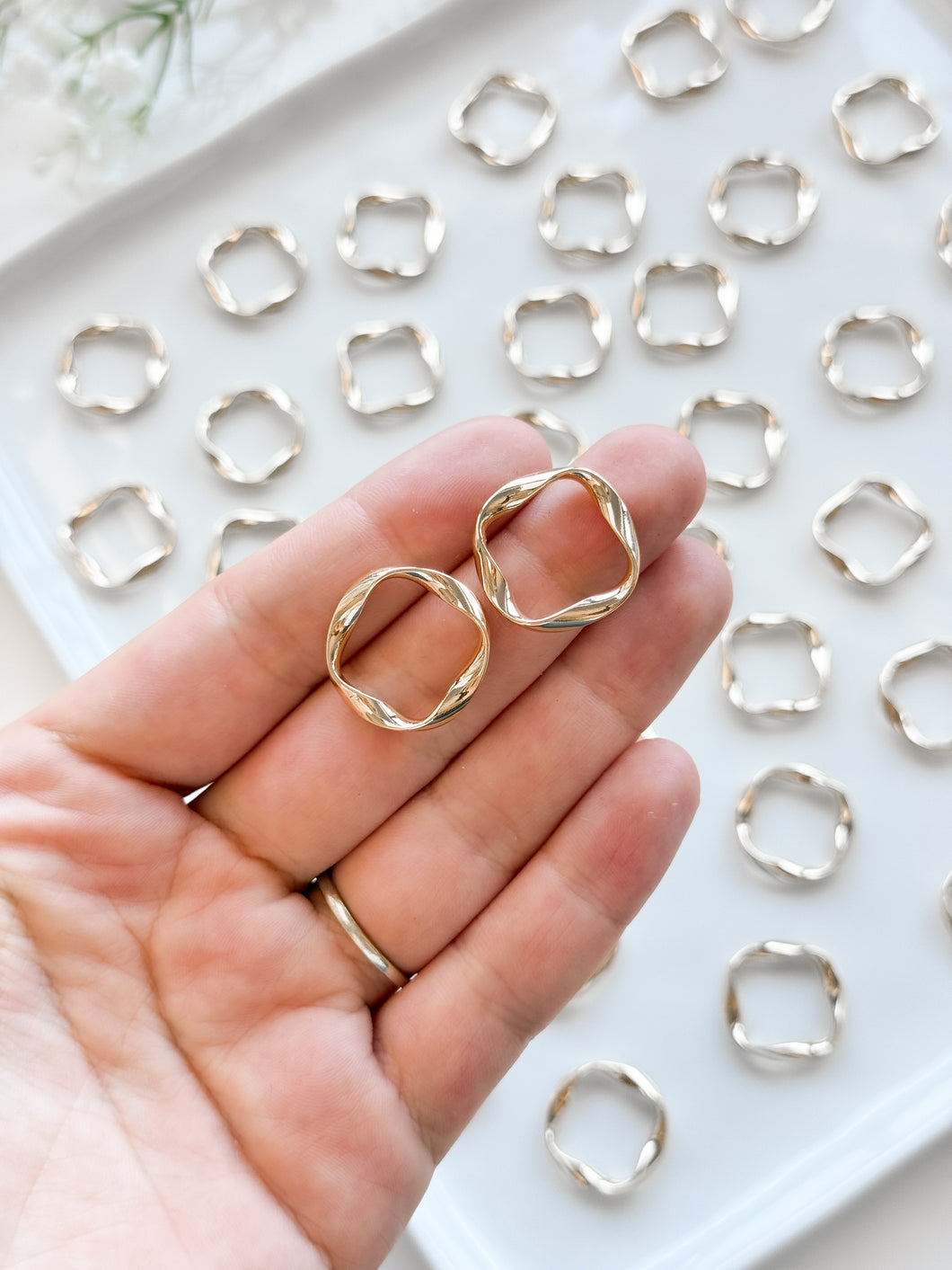 18K Gold Plated Organic Twisted Circle Bezel | Nickel Free