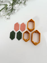 Load image into Gallery viewer, Vintage Scalloped Shape with Drill Guides Polymer Clay Cutter

