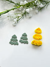 Load image into Gallery viewer, Christmas Tree Set Triple with Drill Guides Polymer Clay Cutter
