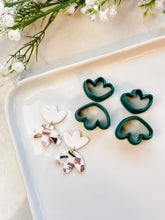 Load image into Gallery viewer, Organic Floral Set Dangle Polymer Clay Cutter Set
