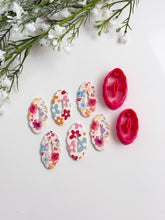 Load image into Gallery viewer, Scalloped Oval Donut Polymer Clay Cutter PCC1850
