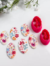 Load image into Gallery viewer, Scalloped Oval Donut Polymer Clay Cutter PCC1850
