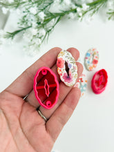 Load image into Gallery viewer, Scalloped Oval Donut Polymer Clay Cutter PCC1850
