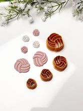 Load image into Gallery viewer, Knot Polymer Clay Cutter
