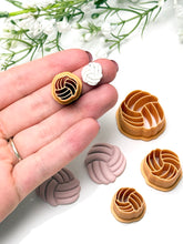 Load image into Gallery viewer, Knot Polymer Clay Cutter
