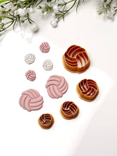 Load image into Gallery viewer, Knot Polymer Clay Cutter
