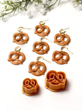 Load image into Gallery viewer, Pretzel Polymer Clay Cutter
