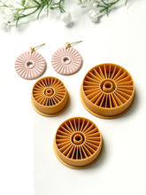 Load image into Gallery viewer, Corduroy Circle Polymer Clay Cutter
