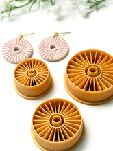 Load image into Gallery viewer, Corduroy Circle Polymer Clay Cutter
