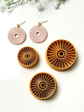 Load image into Gallery viewer, Corduroy Circle Polymer Clay Cutter
