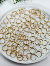 Load image into Gallery viewer, 18K Gold Plated Brass Circle Bezel Connector
