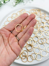 Load image into Gallery viewer, 18K Gold Plated Brass Circle Bezel Connector
