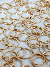 Load image into Gallery viewer, 18K Gold Plated Brass Circle Bezel Connector
