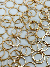 Load image into Gallery viewer, 18K Gold Plated Brass Circle Bezel Connector
