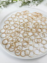 Load image into Gallery viewer, 18K Gold Plated Brass Circle Bezel Connector
