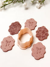 Load image into Gallery viewer, Wavy Oval Frame Polymer Clay Cutter
