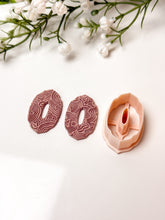 Load image into Gallery viewer, Elegant Frame Donut Polymer Clay Cutter
