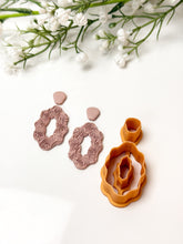 Load image into Gallery viewer, Duo Wavy Oval Set Donut Polymer Clay Cutter
