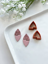 Load image into Gallery viewer, Sliced Pointy Leaf Polymer Clay Cutter Set
