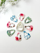 Load image into Gallery viewer, Organic Triangle Donut Polymer Clay Cutter PCC1797
