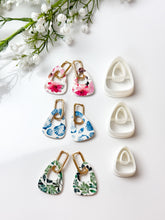 Load image into Gallery viewer, Organic Triangle Donut Polymer Clay Cutter PCC1797
