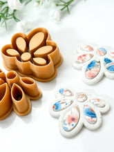 Load image into Gallery viewer, Art Deco Shell Embedded Polymer Clay Cutter PCC1799
