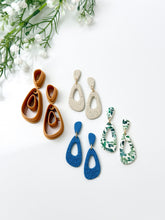 Load image into Gallery viewer, Duo Organic Triangle Donut with Drill Guides Polymer Clay Cutter Set PCC1802
