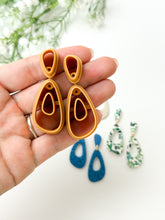 Load image into Gallery viewer, Duo Organic Triangle Donut with Drill Guides Polymer Clay Cutter Set PCC1802

