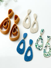 Load image into Gallery viewer, Duo Organic Triangle Donut with Drill Guides Polymer Clay Cutter Set PCC1802
