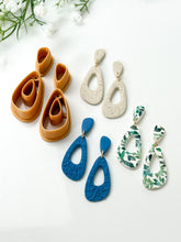 Load image into Gallery viewer, Duo Organic Triangle Donut with Drill Guides Polymer Clay Cutter Set PCC1802
