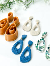 Load image into Gallery viewer, Duo Organic Triangle Donut with Drill Guides Polymer Clay Cutter Set PCC1802
