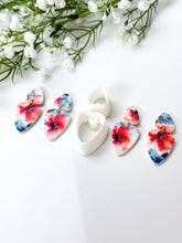 Load image into Gallery viewer, Duo Organic Triangle with Drill Guides Polymer Clay Cutter Set PCC1803
