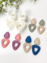 Load image into Gallery viewer, Duo Organic Extruded Triangle Polymer Clay Cutter Set PCC1809
