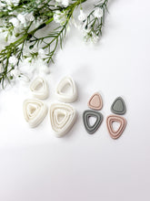 Load image into Gallery viewer, Duo Organic Extruded Triangle Polymer Clay Cutter Set PCC1809
