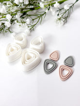 Load image into Gallery viewer, Duo Organic Extruded Triangle Polymer Clay Cutter Set PCC1809
