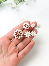 Load image into Gallery viewer, Daisy 2026 Detailed Polymer Clay Cutter PCC1805
