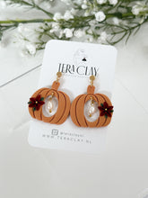 Load image into Gallery viewer, The Floral Pumpkin Pearl Donuts
