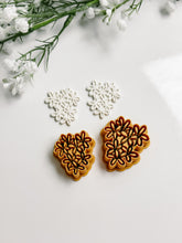 Load image into Gallery viewer, Floral Bunch Embossed Polymer Clay Cutter
