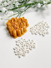 Load image into Gallery viewer, Floral Bunch Polymer Clay Cutter
