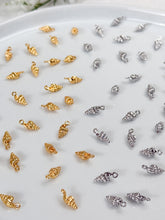 Load image into Gallery viewer, 18K Gold/Platinum Plated Shell Charm/Pendant with One Hole
