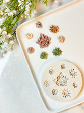 Load image into Gallery viewer, Stud Floral Mold #10

