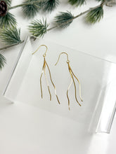 Load image into Gallery viewer, The Chain Tassel Hooks
