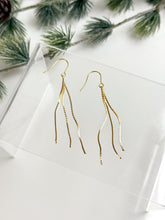 Load image into Gallery viewer, The Chain Tassel Hooks
