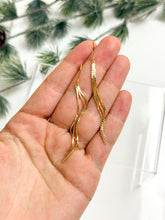 Load image into Gallery viewer, The Chain Tassel Hooks
