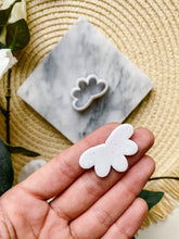 Load image into Gallery viewer, Half Scalloped Flower Polymer Clay Cutter
