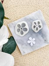Load image into Gallery viewer, Organic Flower Polymer Clay Cutter
