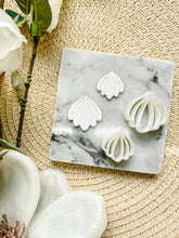 Load image into Gallery viewer, Floral Polymer Clay Cutter
